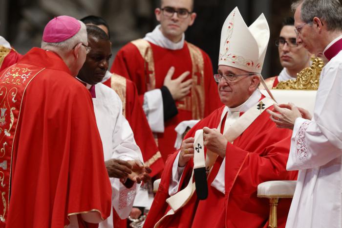 Pope Francis Makes Changes to Pallium Investiture Ceremony. Published 1 ...